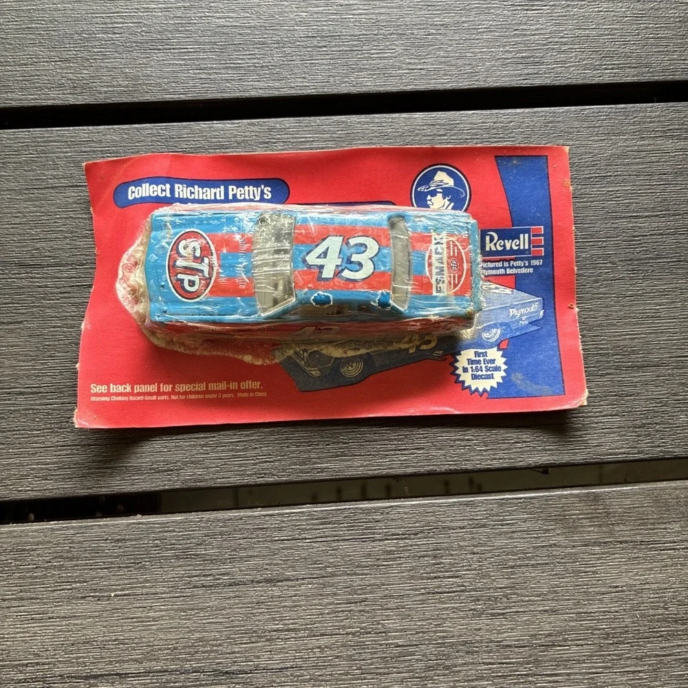 Richard Petty #43 '67 Plymouth Belvedere WISK Detergent Promo Car Diecast 1:64